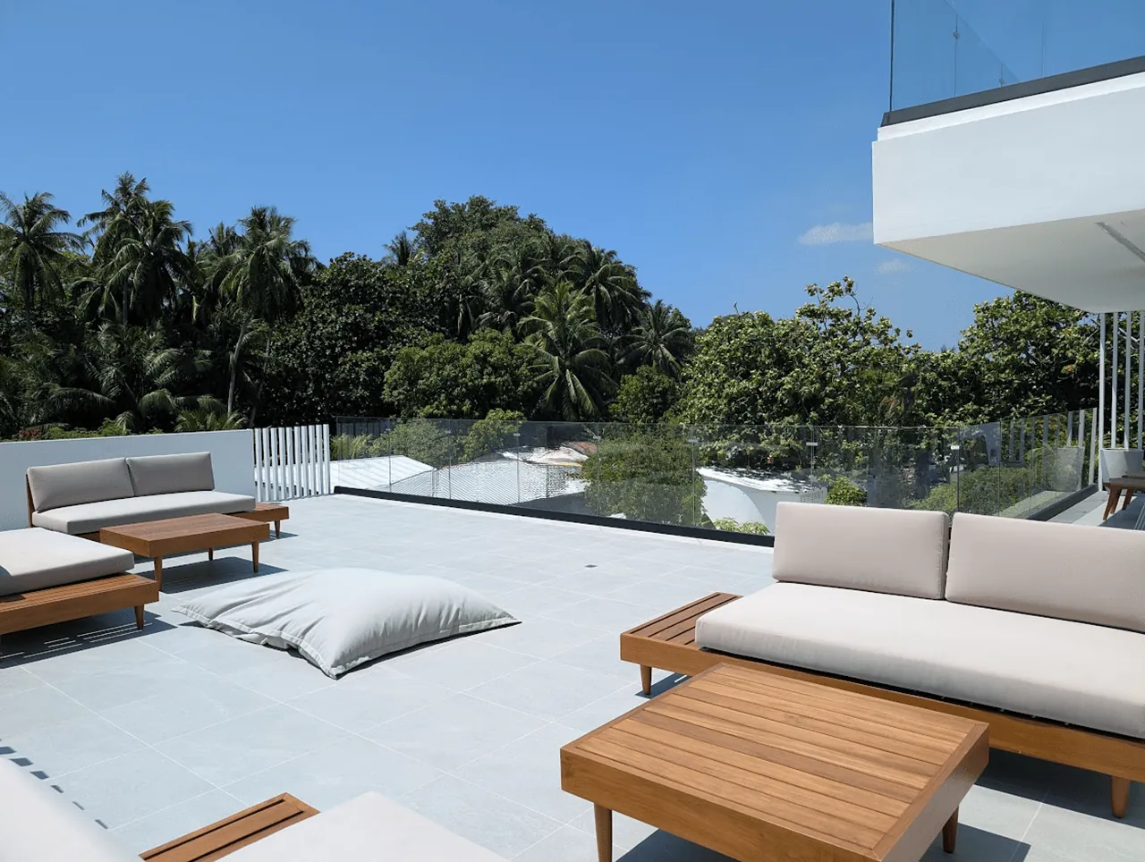 Private pool and sundeck at Kinbi Villa, Goidhoo